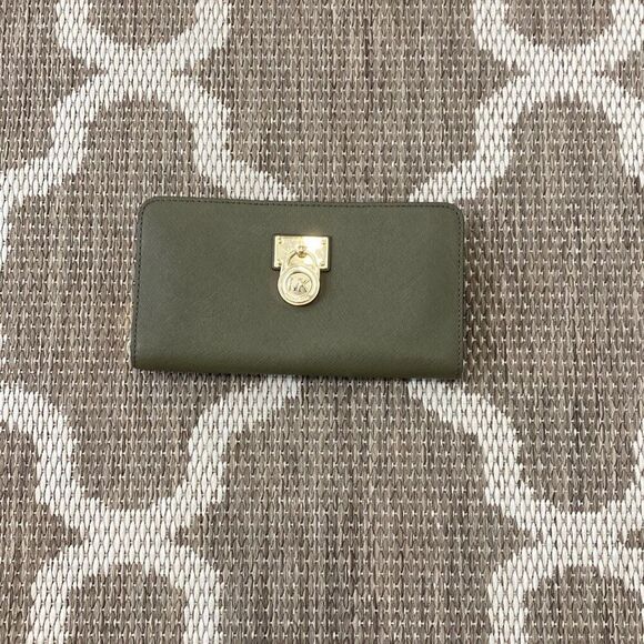 Michael Kors wallet - Picture 1 of 5
